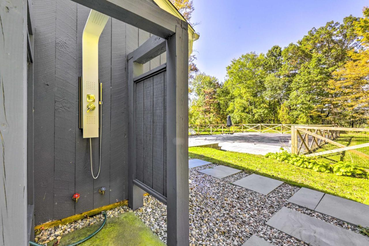 Modern Escape With Fire Pit, Near Lake Waramaug Kent Exterior photo